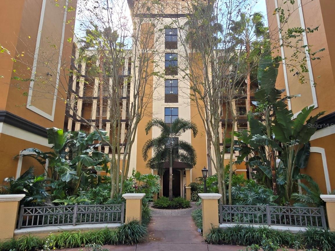 12556 Floridays Resort Dr, Orlando, FL 32821