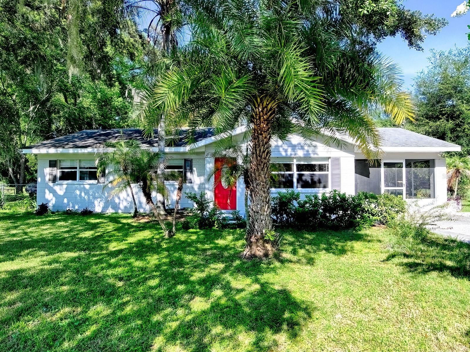 1361 Peters Dr, Leesburg, FL 34748
