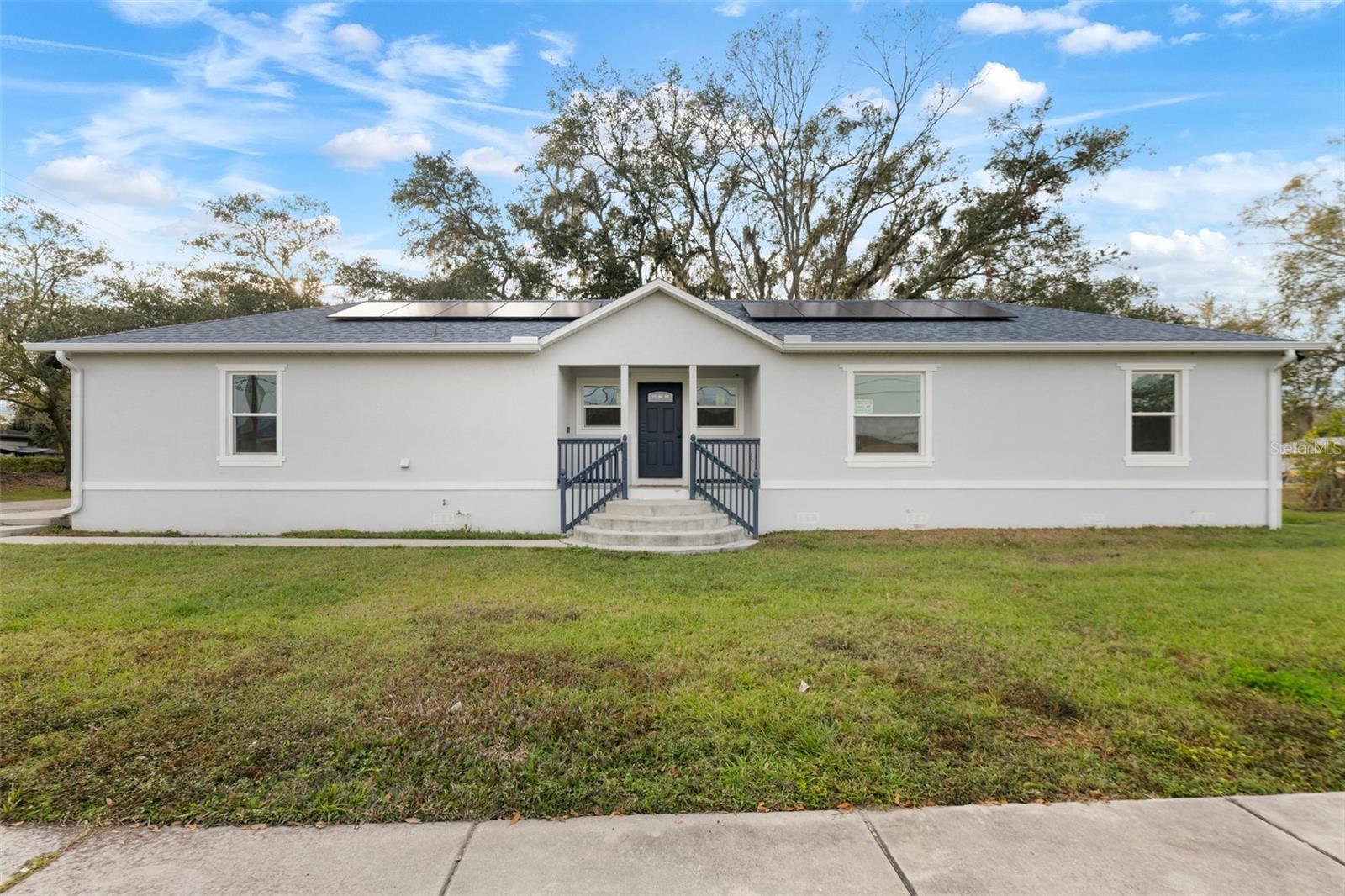 902 Alsobrook St, Plant City, FL 33563