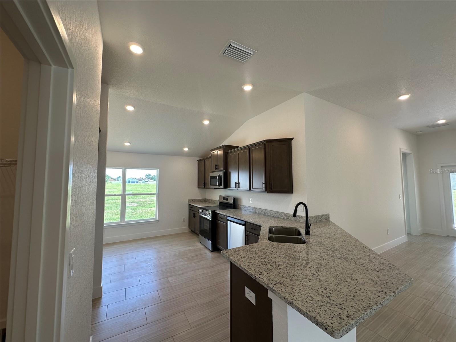 12606 NE 48 St, Oxford, FL 34484 photo