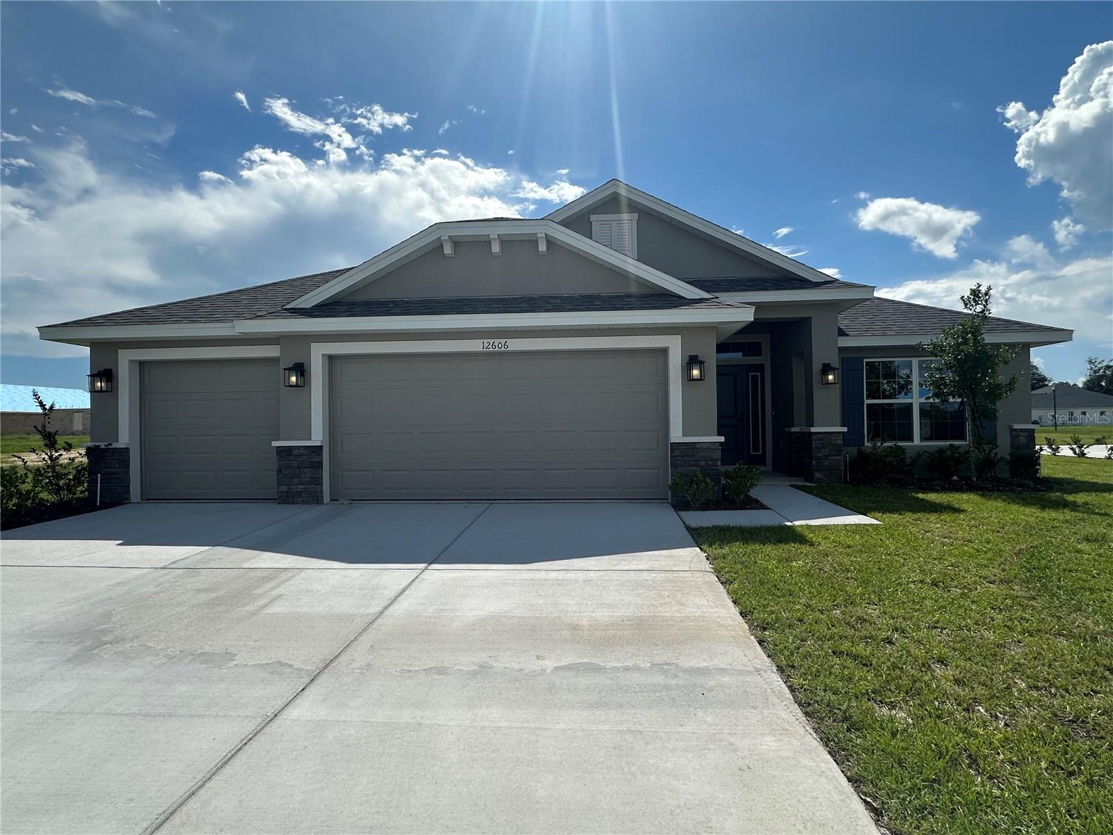 12606 48 St, Oxford, FL 34484