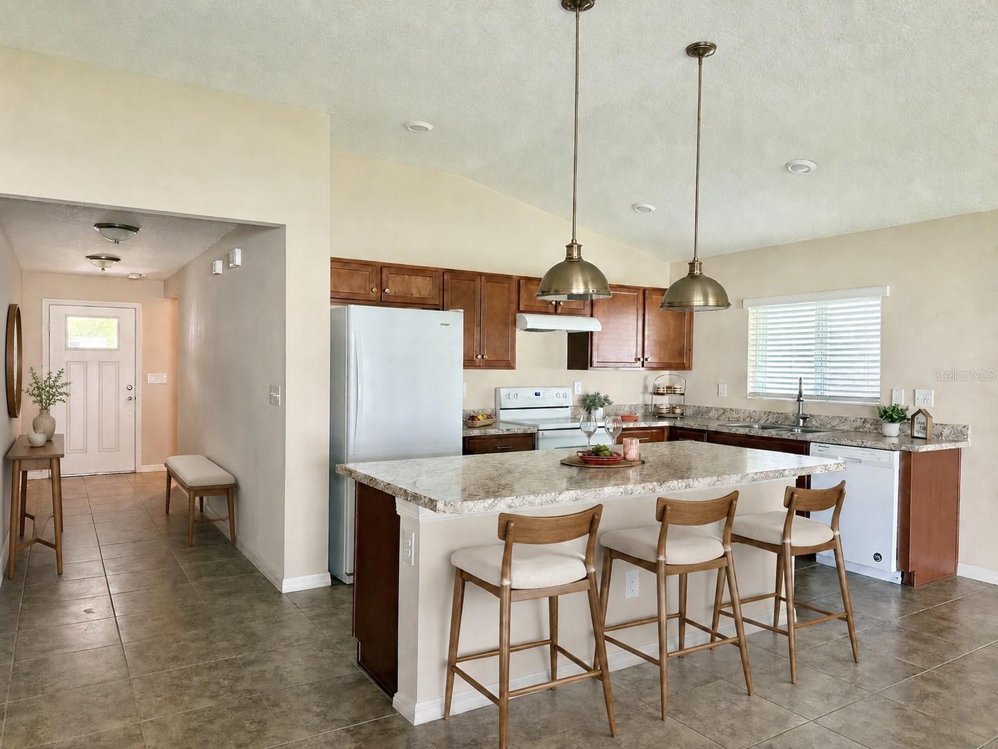 9242 Freedom Hill Dr, Seffner, FL 33584 photo