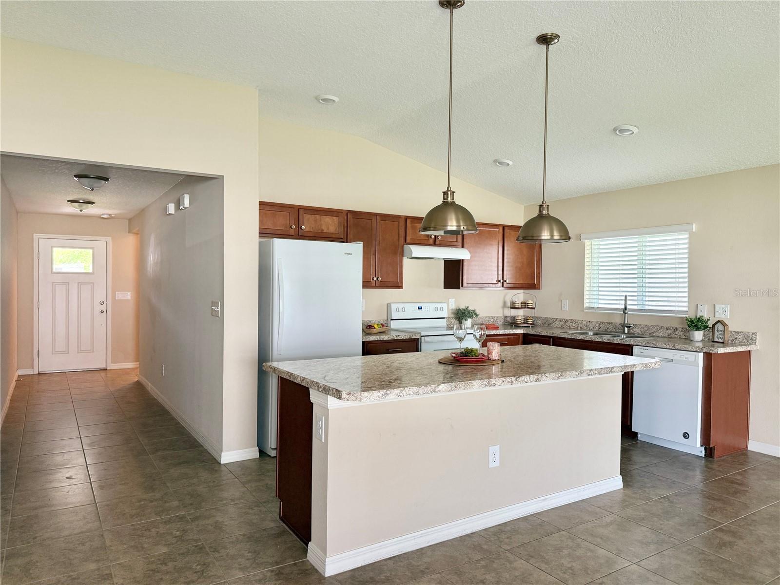 9242 Freedom Hill Dr, Seffner, FL 33584 photo