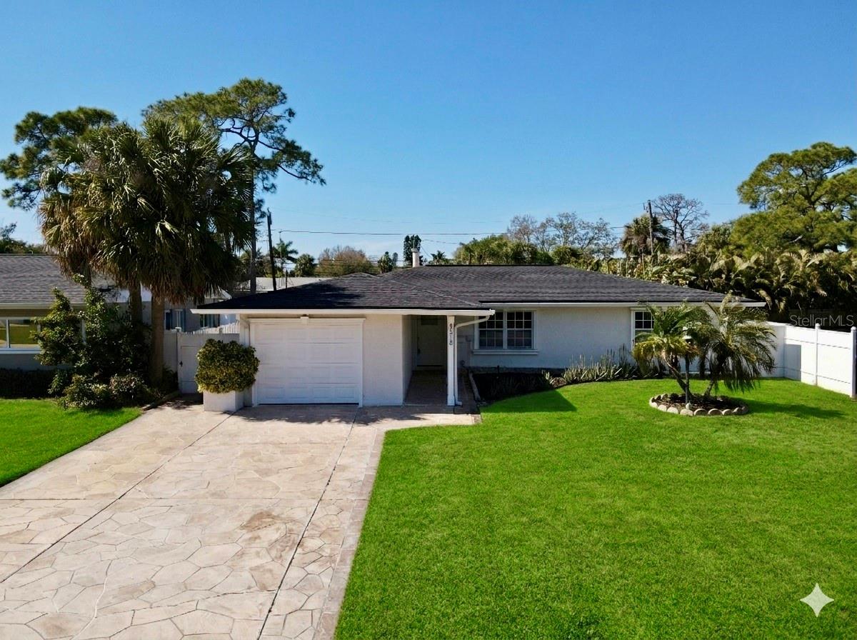 4518 Helena St, Saint Petersburg, FL 33703 photo