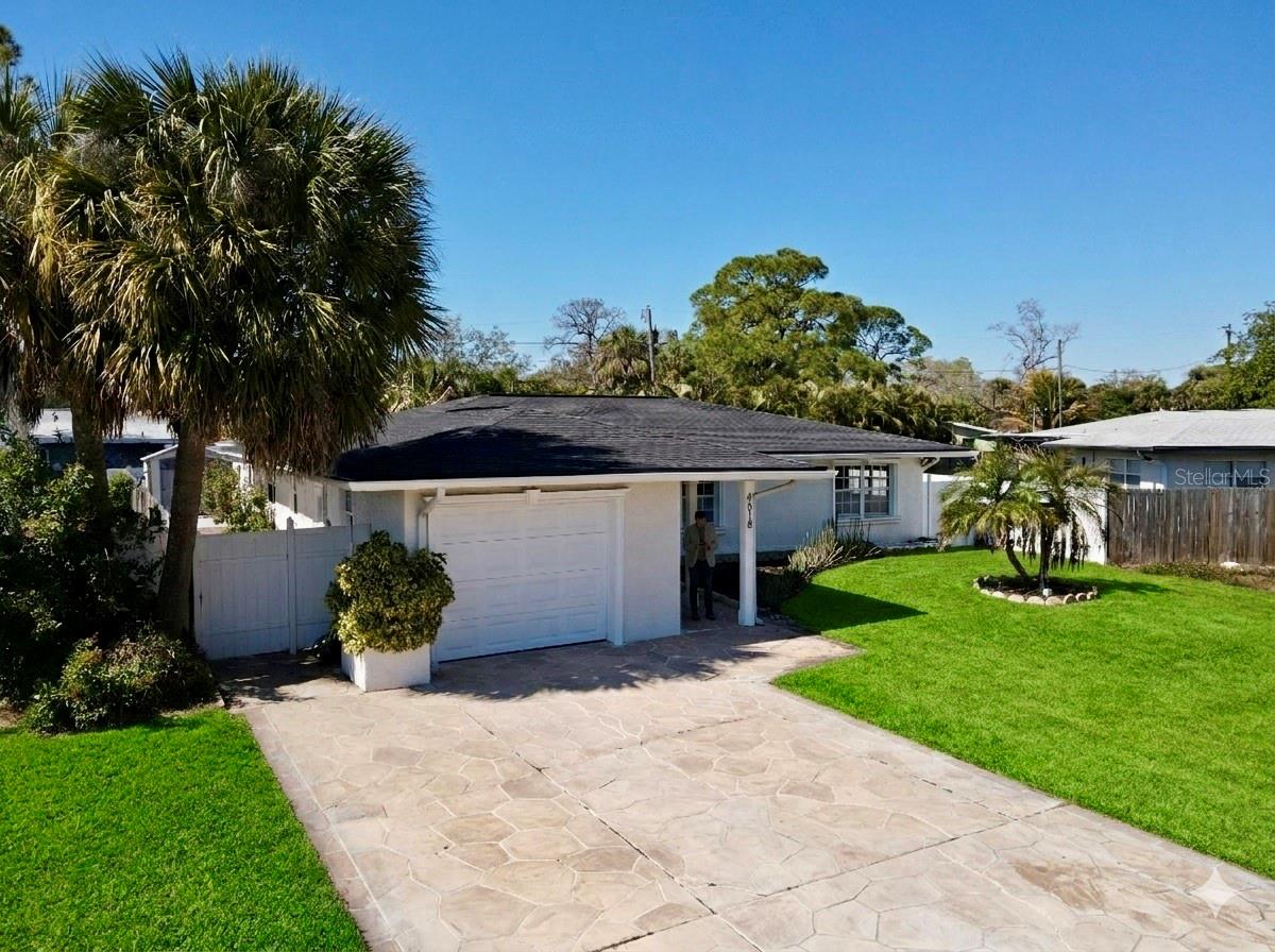 4518 Helena St, Saint Petersburg, FL 33703 photo