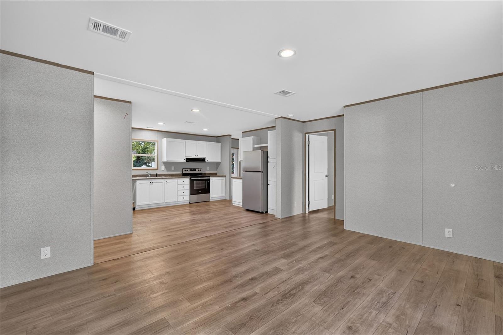 607 Lawrence St, Wildwood, FL 34785 photo
