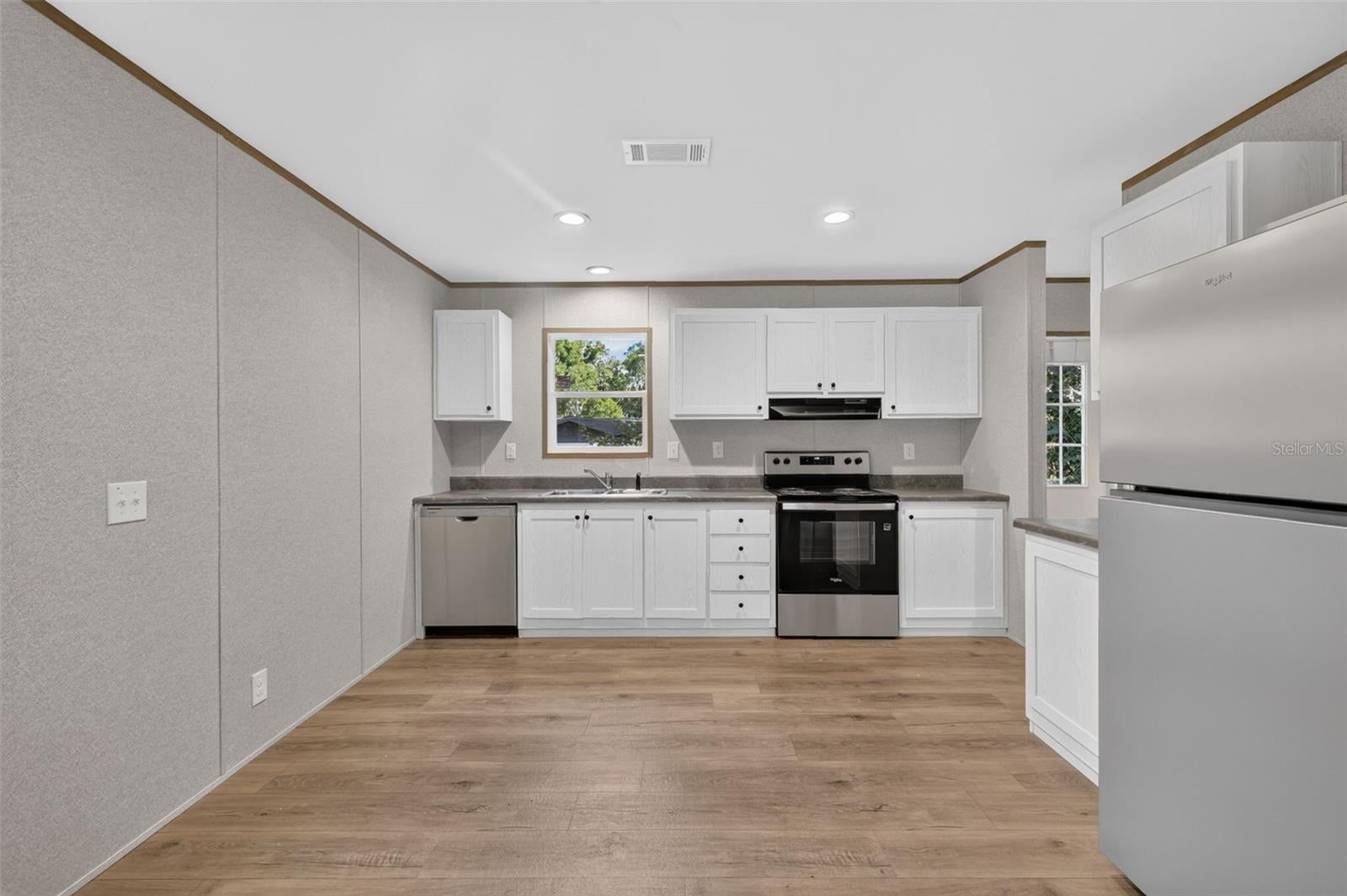 607 Lawrence St, Wildwood, FL 34785 photo