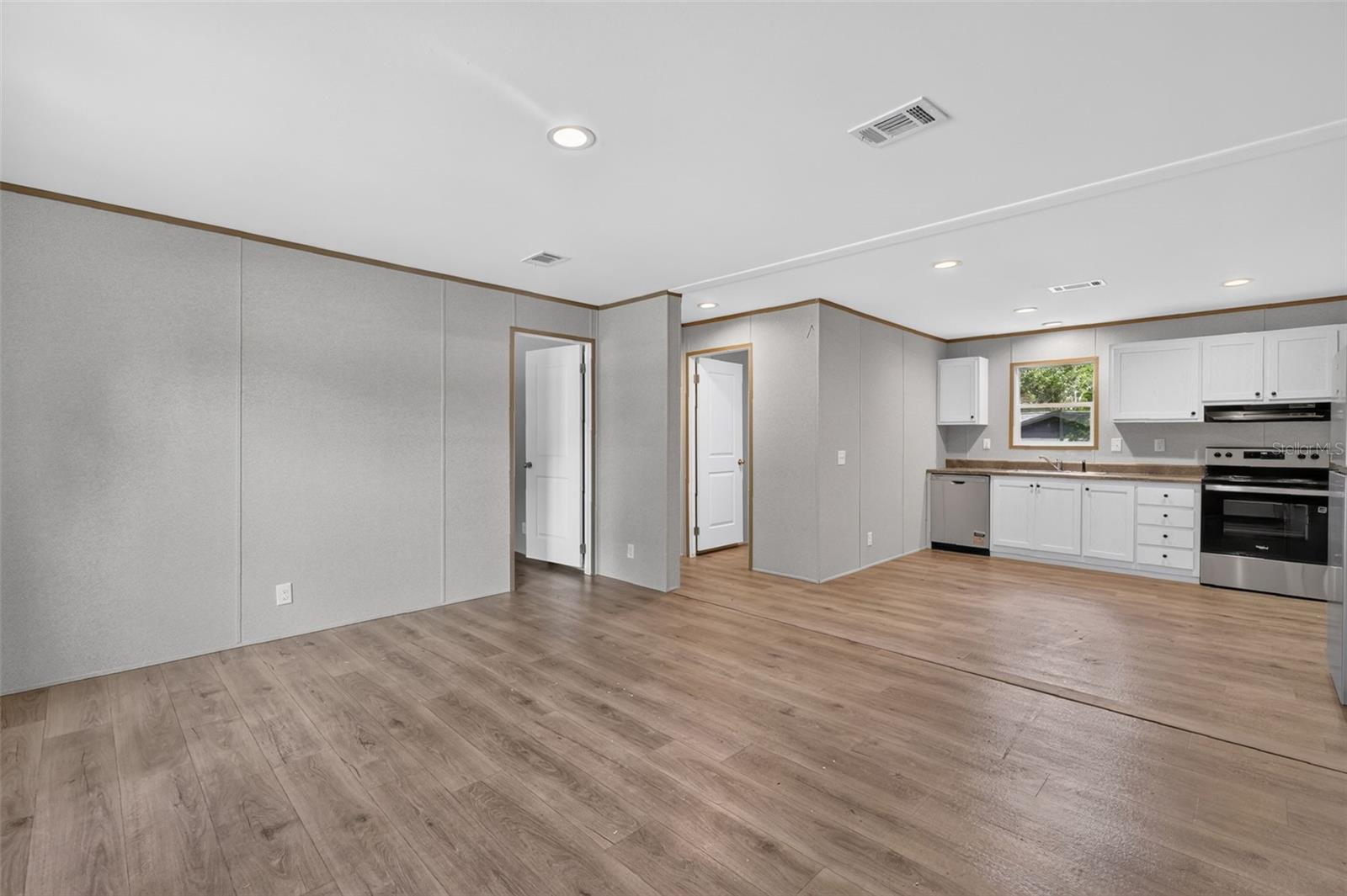 607 Lawrence St, Wildwood, FL 34785 photo