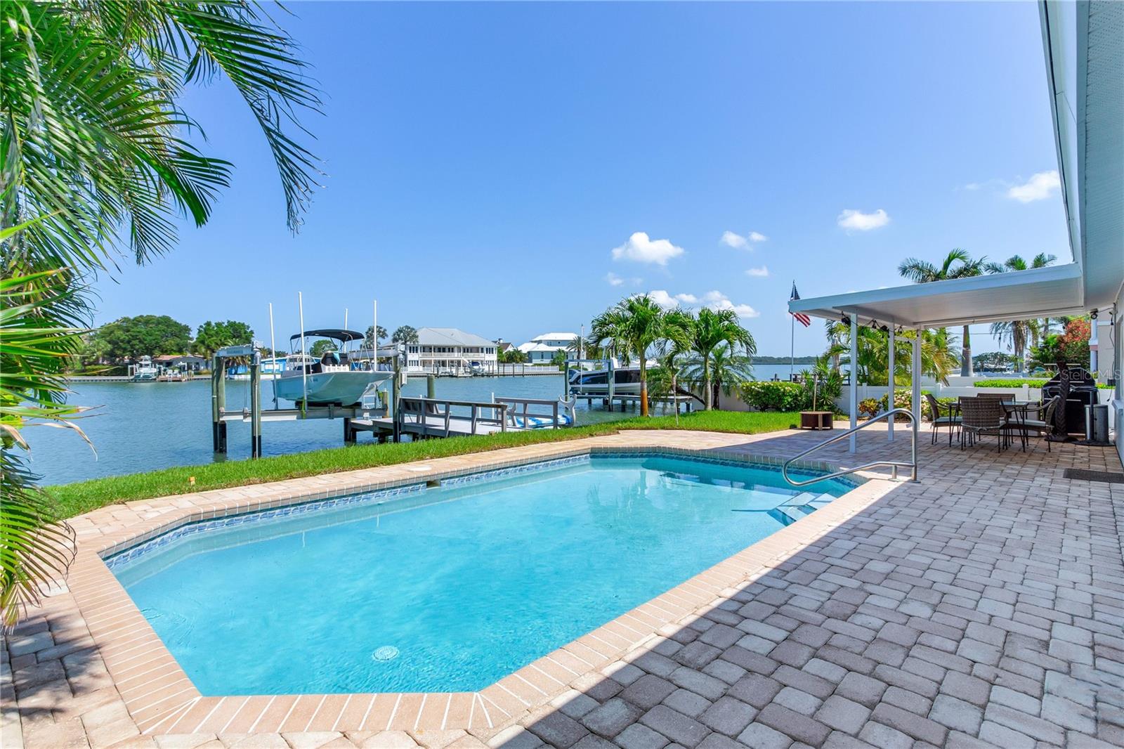 16458 Redington Dr, Redington Beach, FL 33708
