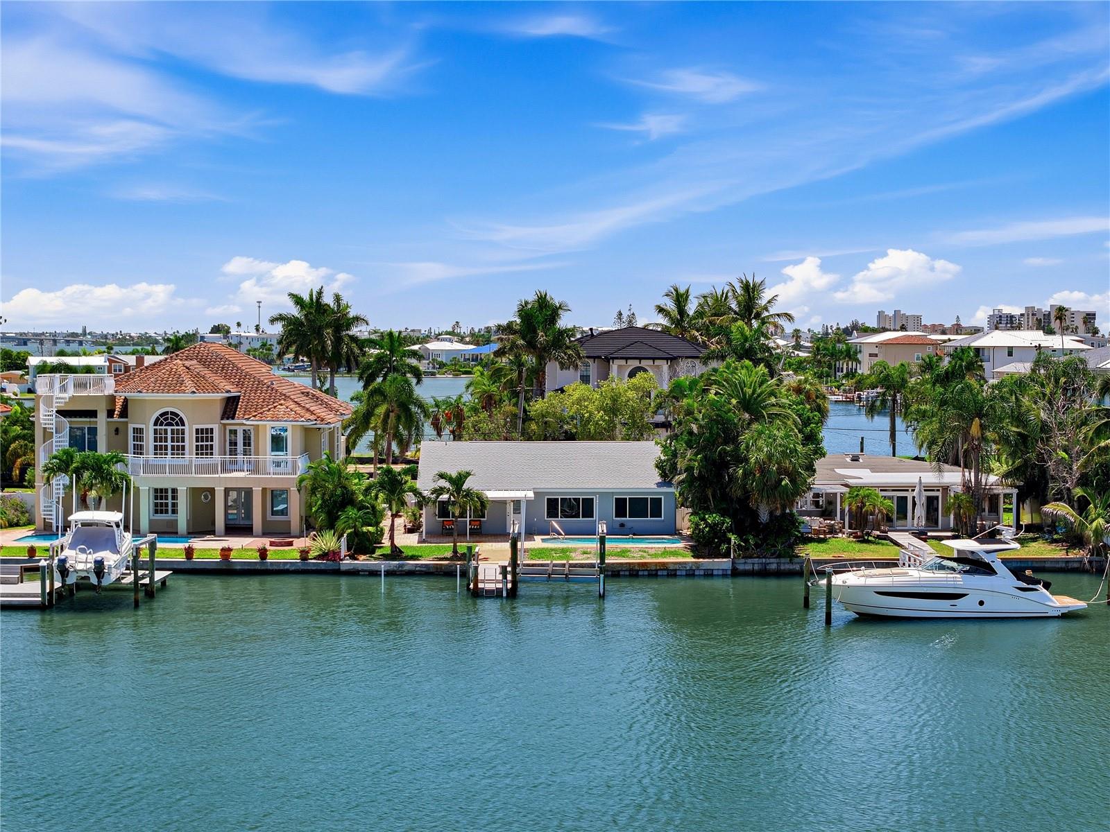 16458 Redington Dr, Redington Beach, FL 33708 photo