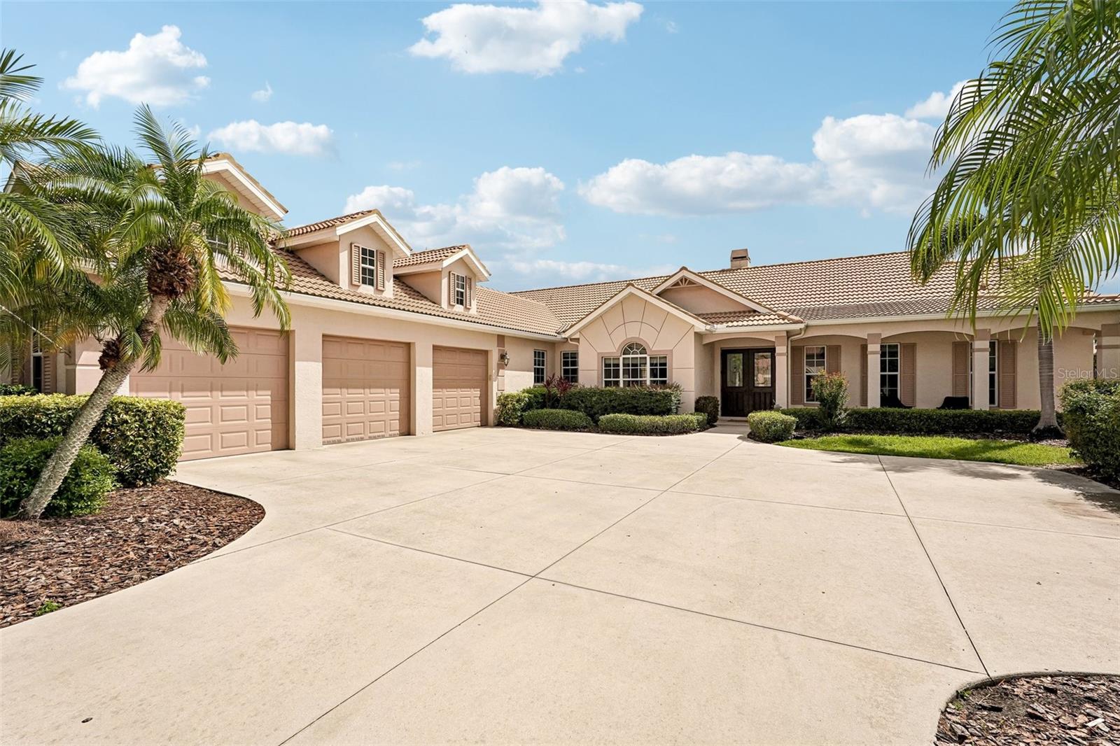 6615 Butlers Crest Dr, Bradenton, FL 34203 photo