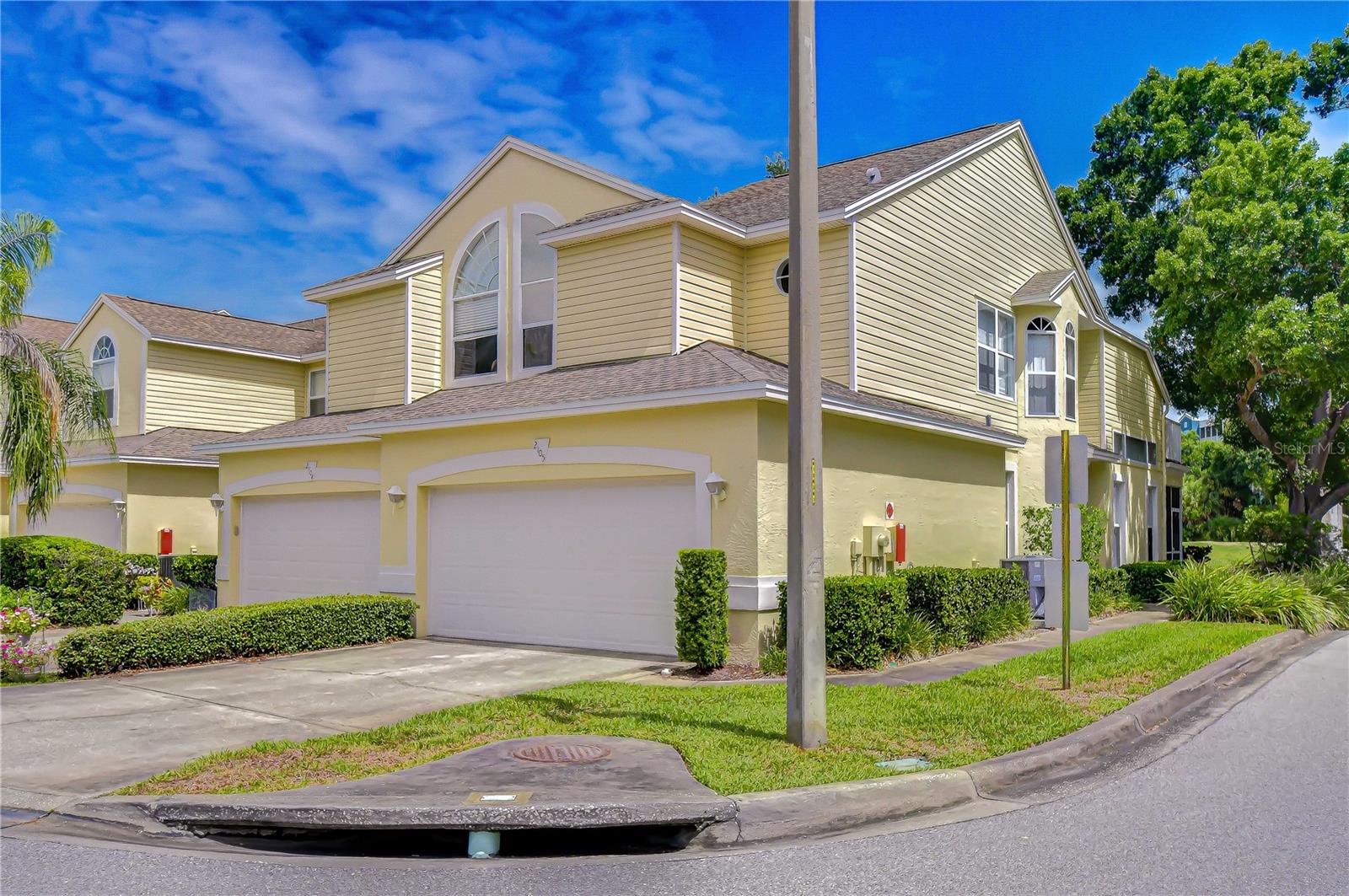 1050 Starkey Rd, Largo, FL 33771