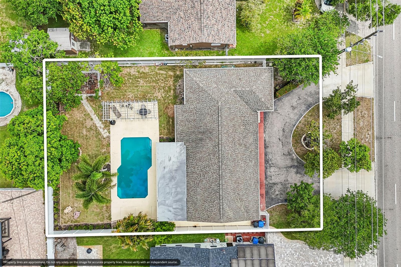 2709 49 St, Saint Petersburg, FL 33710 photo