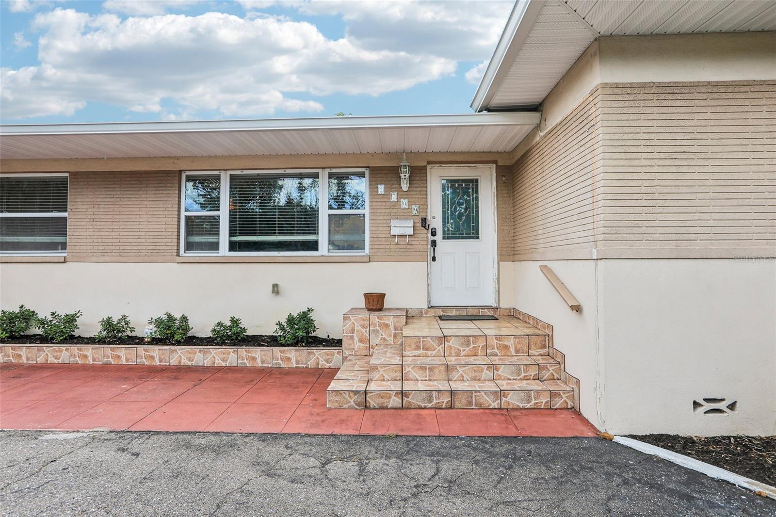 2709 49 St, Saint Petersburg, FL 33710 photo
