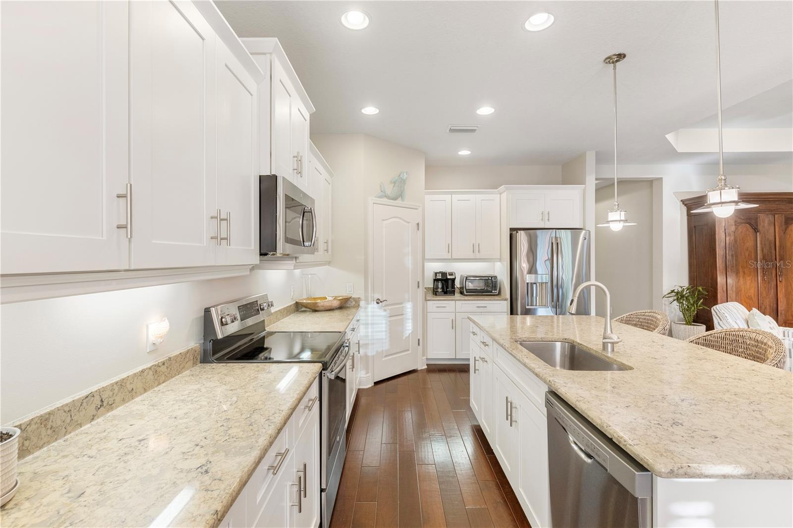 Single Family Residence in SARASOTA FL 6936 WHITE WILLOW COURT 10.jpg