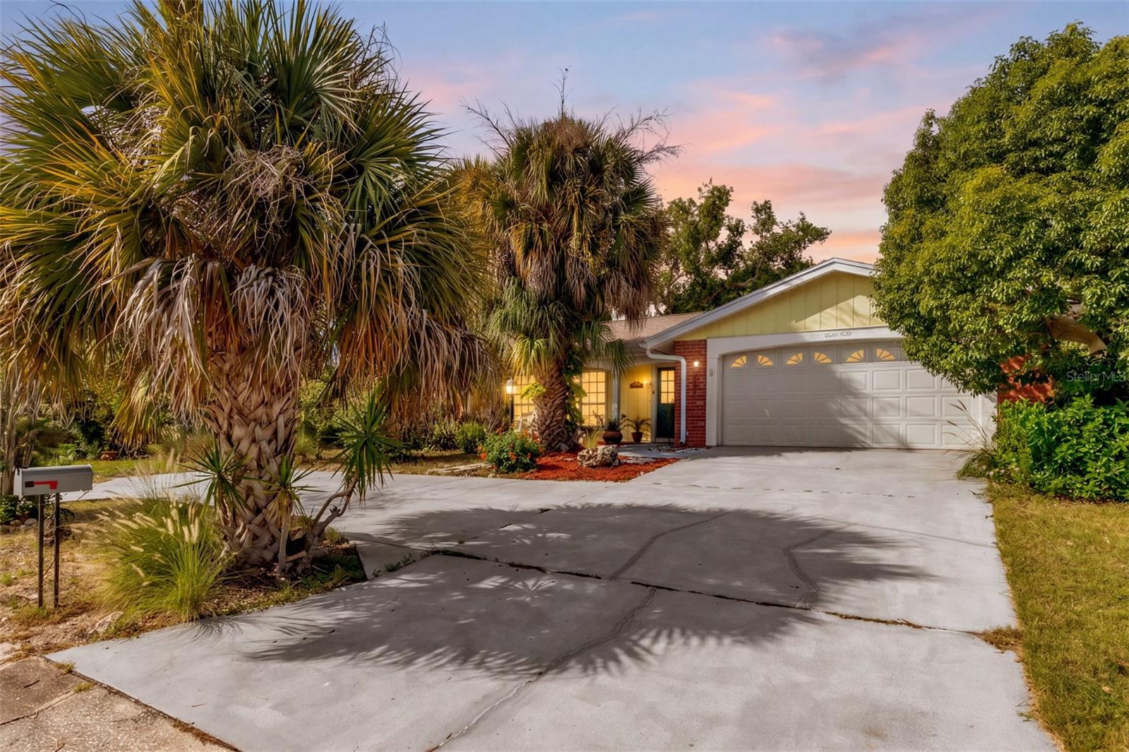 1202 Royal Oak Dr, Dunedin, FL 34698 photo