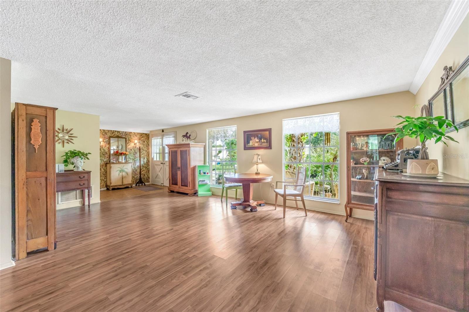 1202 Royal Oak Dr, Dunedin, FL 34698 photo