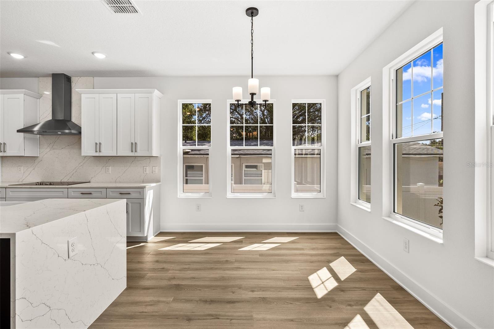 324 37 Ave, Saint Petersburg, FL 33704 photo
