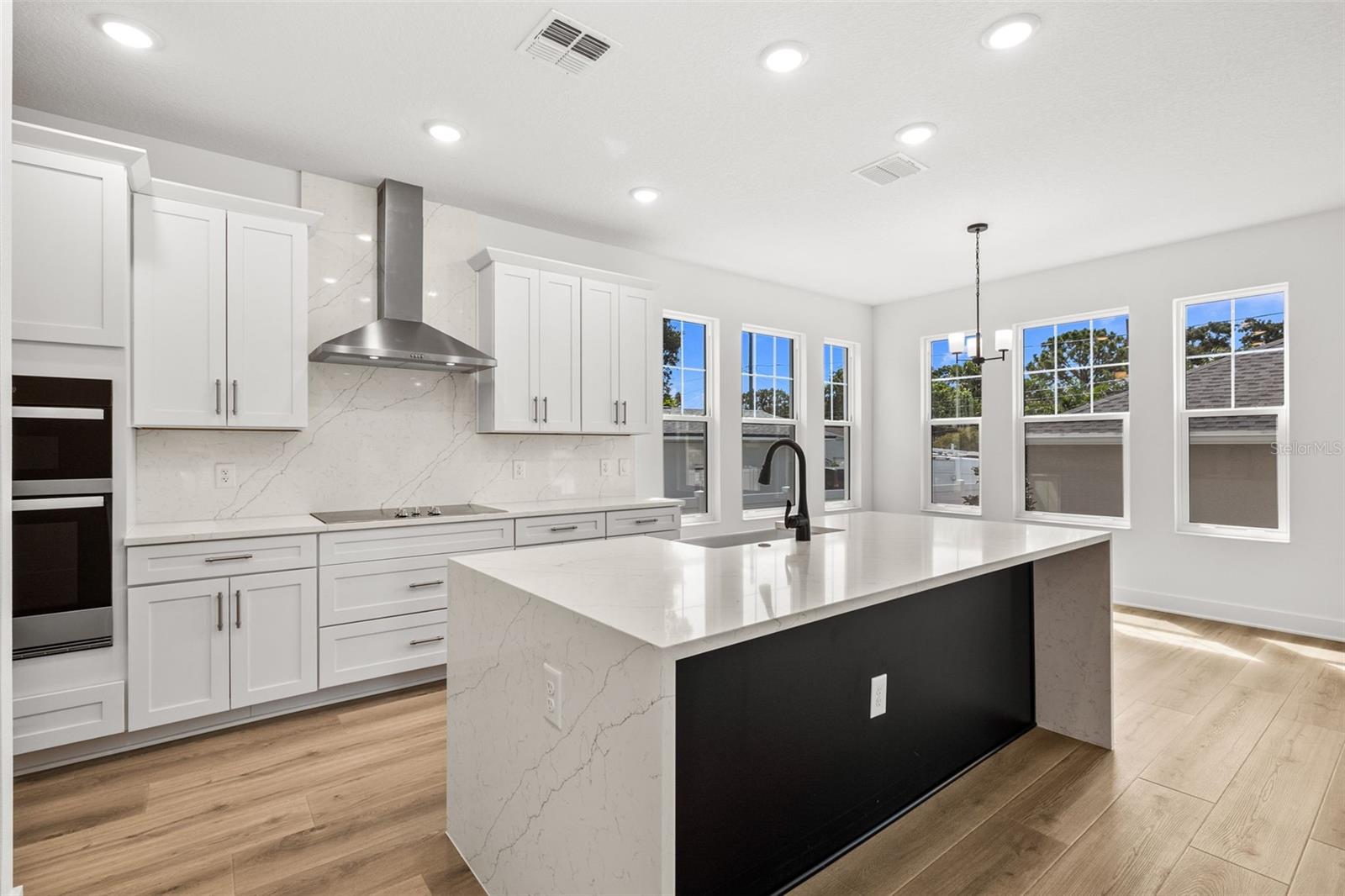 324 37 Ave, Saint Petersburg, FL 33704 photo