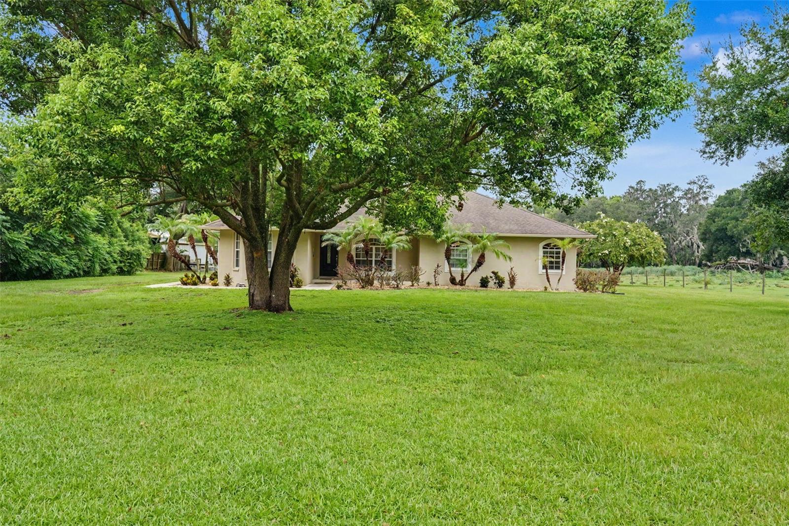 4618 Reola Rd, Dover, FL 33527