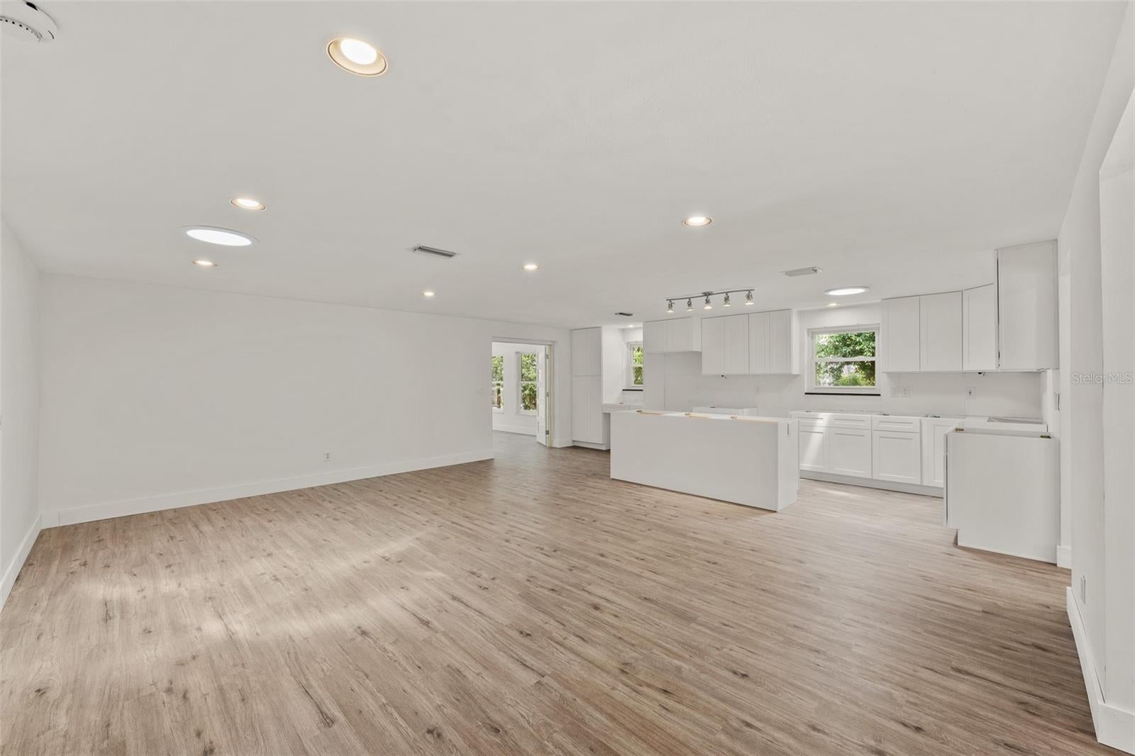 528 Lucerne Ave, Tampa, FL 33606 photo