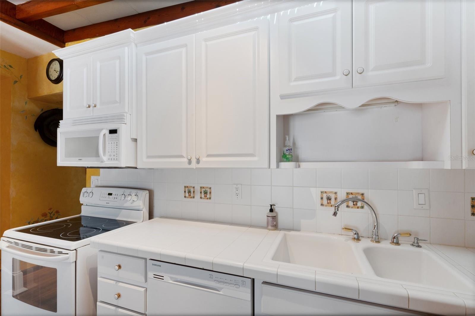 Single Family Residence in LAKELAND FL 941 AVON AVENUE 8.jpg