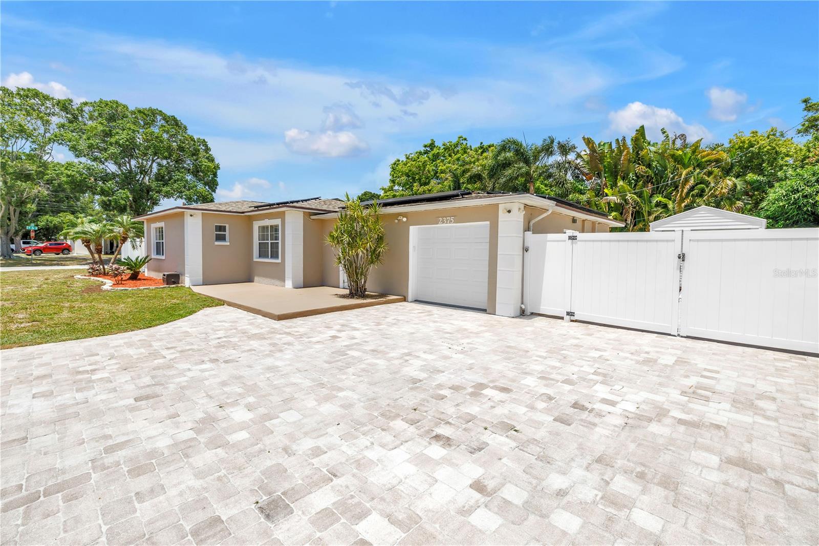 2375 37 St, Saint Petersburg, FL 33713 photo