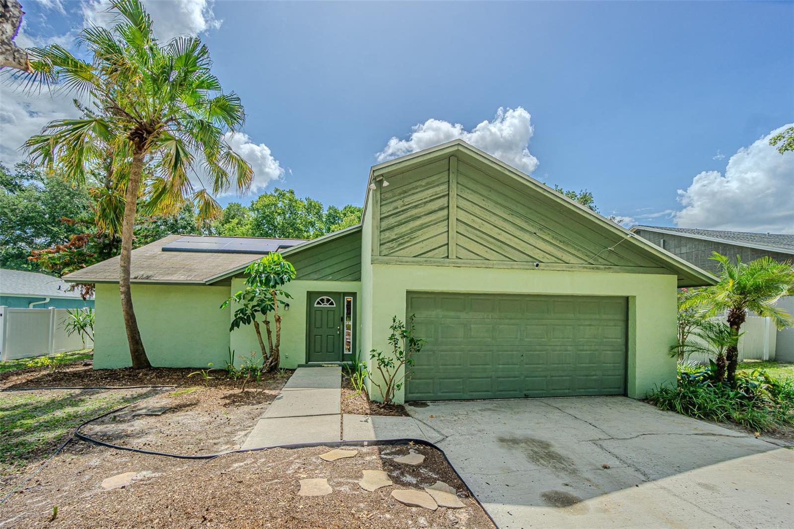 18425 Swan Lake Dr, Lutz, FL 33549 photo