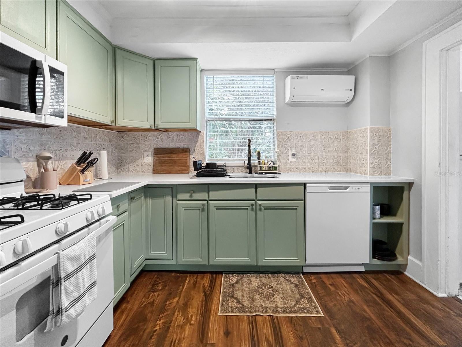 626 37 Ave, Saint Petersburg, FL 33705 photo