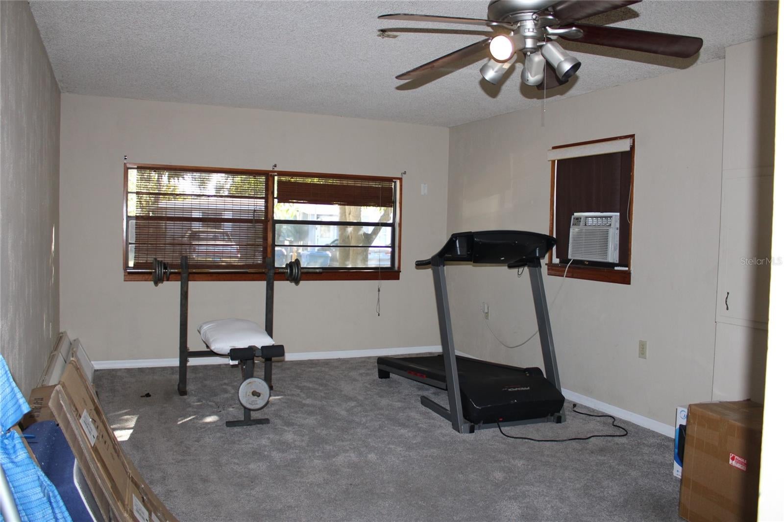 6121 56 Ave, Saint Petersburg, FL 33709 photo