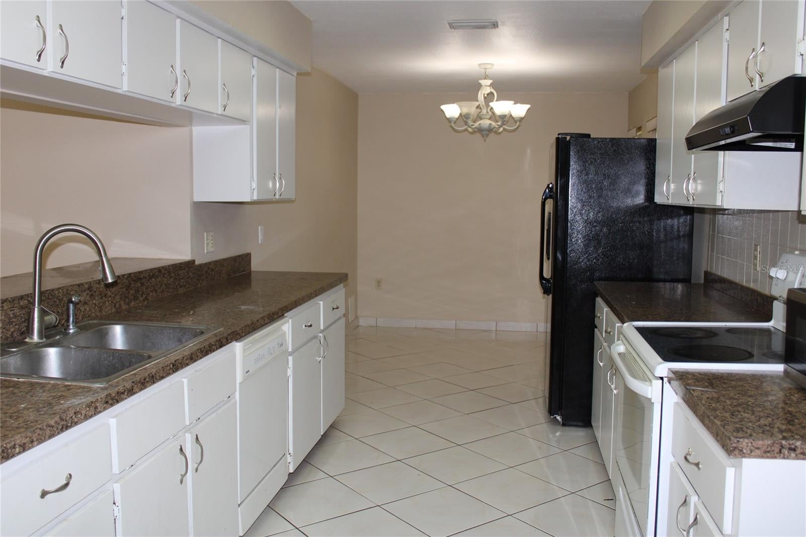 6121 56 Ave, Saint Petersburg, FL 33709 photo