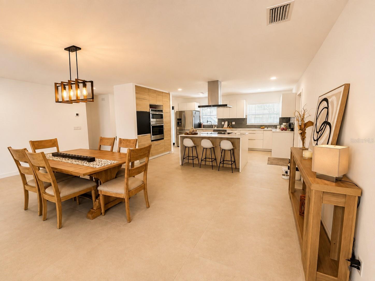 1712 Indian Rocks Rd, Belleair, FL 33756 photo