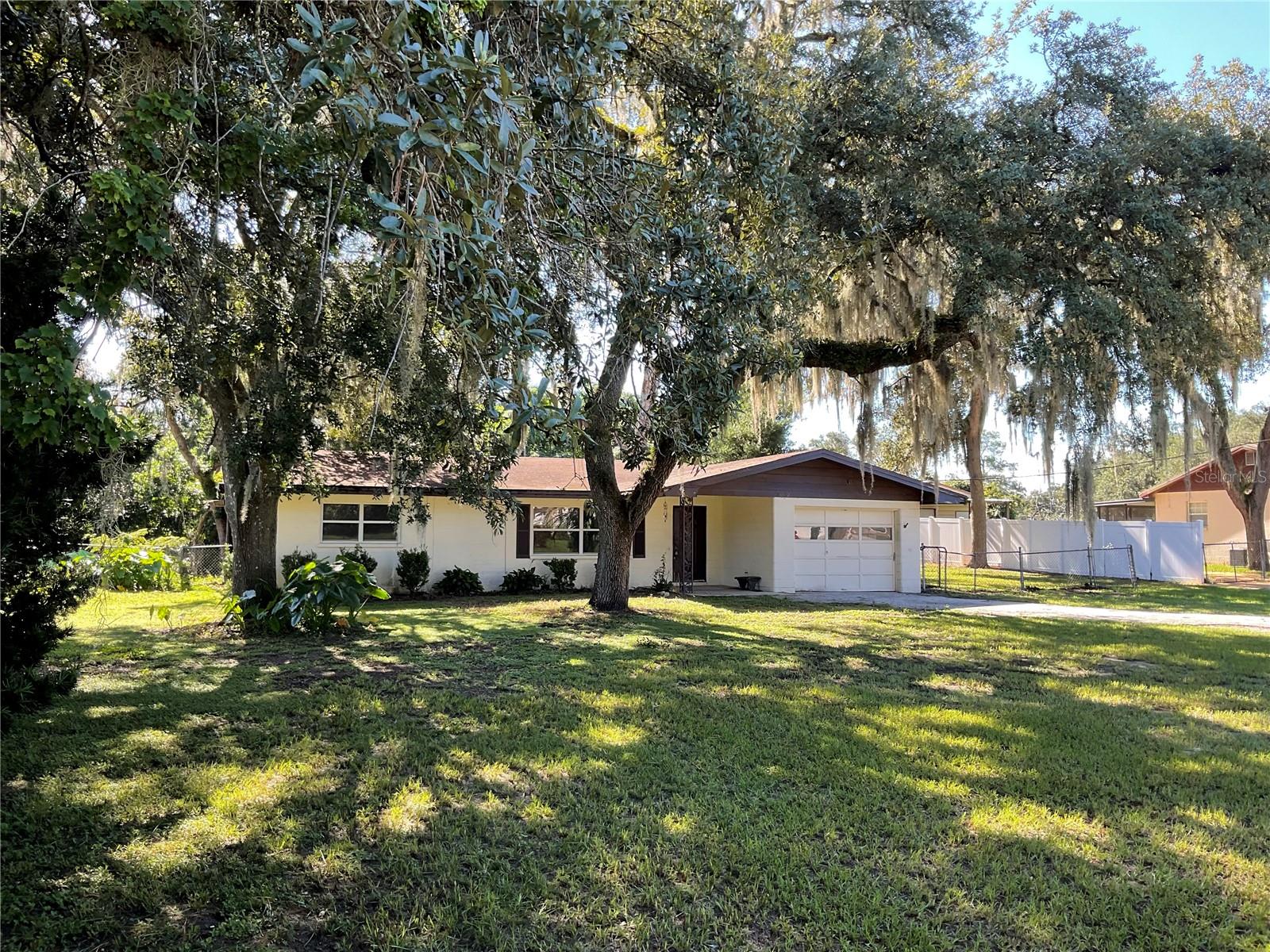 5032 Flamingo Ln, Dade City, FL 33523