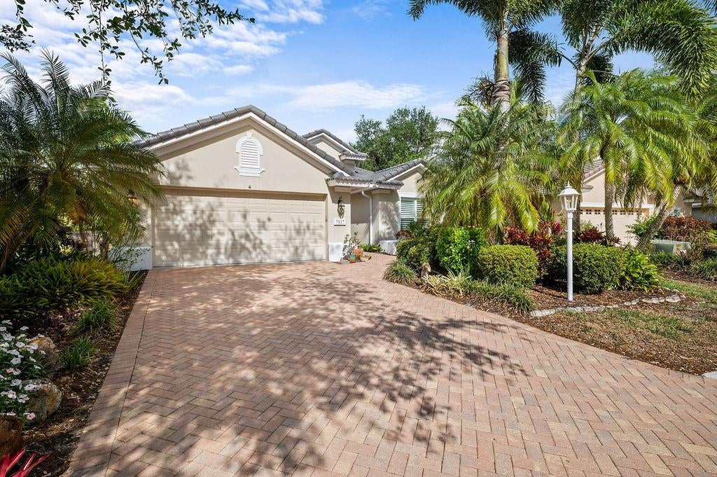 7117 Victoria Cir, University Park, FL 34201 photo