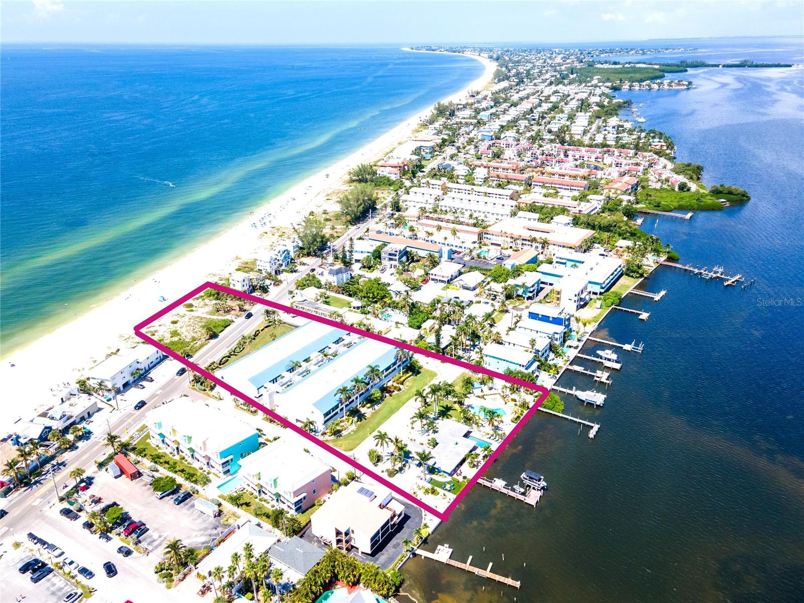 1007 Gulf Dr, Bradenton Beach, FL 34217