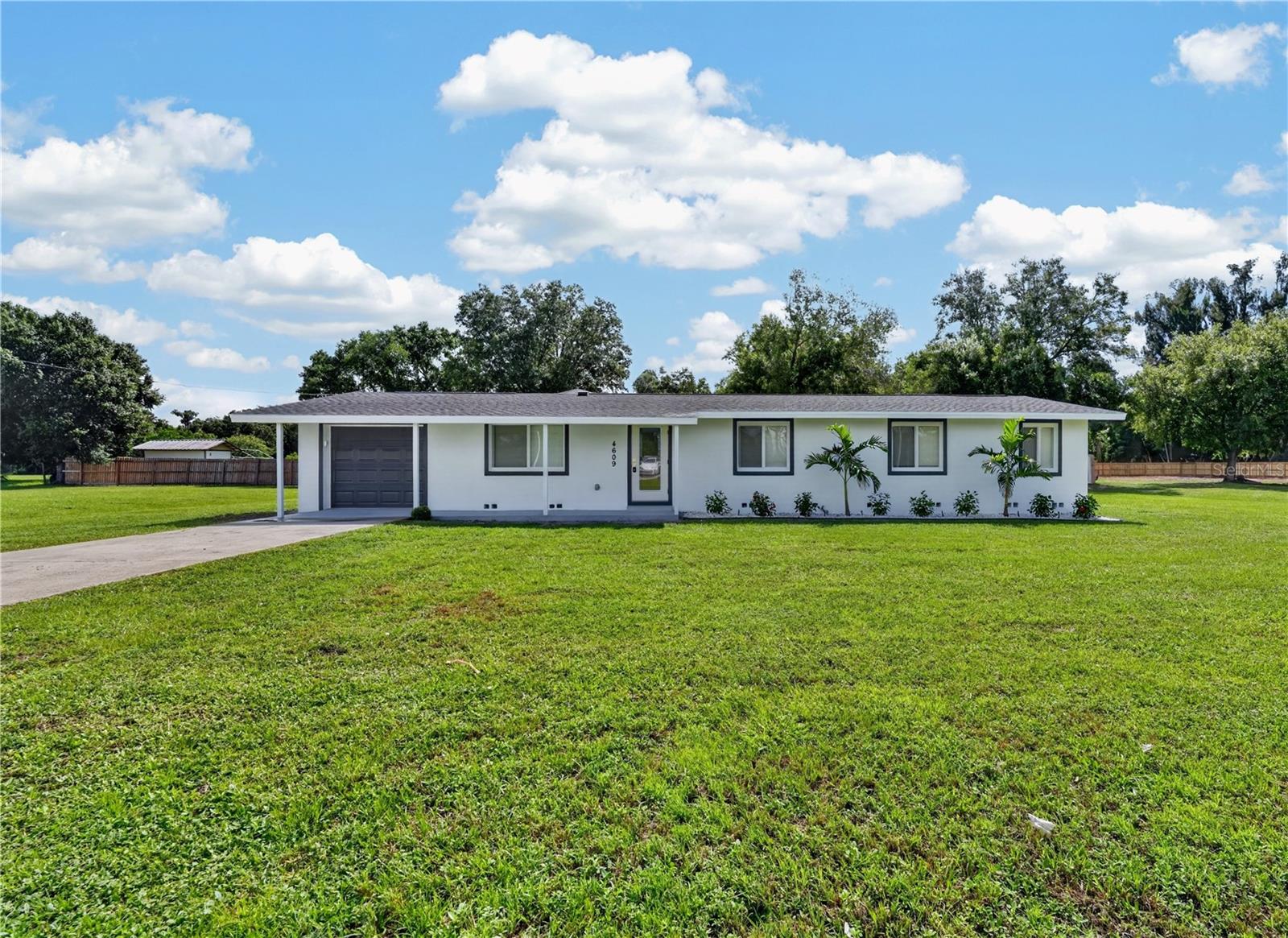 4609 60 St, Bradenton, FL 34203