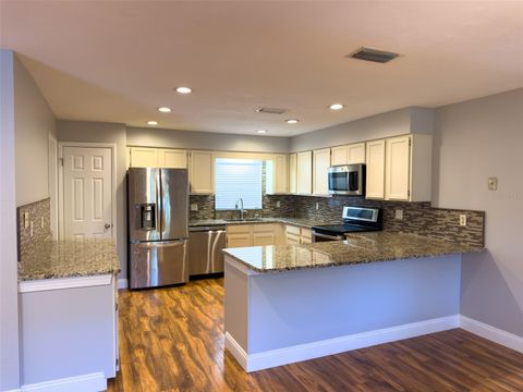 Single Family Residence in MELROSE FL 460 SE 4TH AVENUE 11.jpg