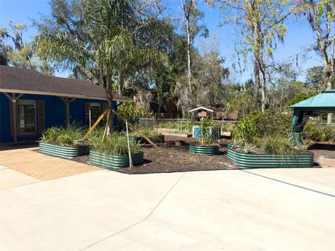 Single Family Residence in MELROSE FL 460 SE 4TH AVENUE 55.jpg