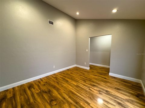 Single Family Residence in MELROSE FL 460 SE 4TH AVENUE 14.jpg