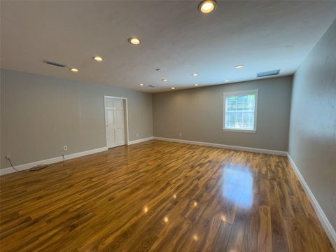 Single Family Residence in MELROSE FL 460 SE 4TH AVENUE 15.jpg