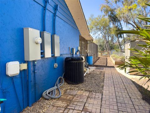 Single Family Residence in MELROSE FL 460 SE 4TH AVENUE 47.jpg