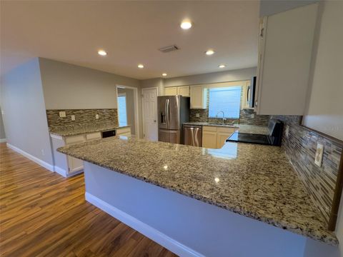 Single Family Residence in MELROSE FL 460 SE 4TH AVENUE 10.jpg