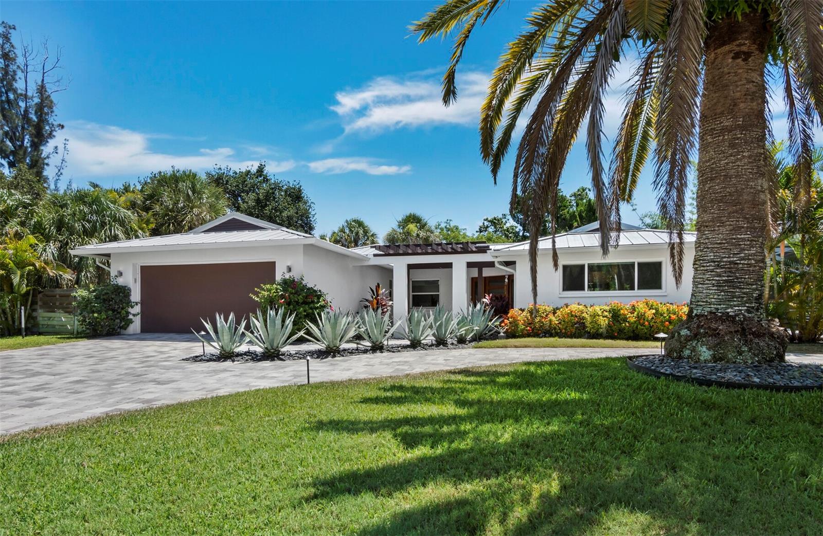 622 Tropical Cir, Sarasota, FL 34242 photo