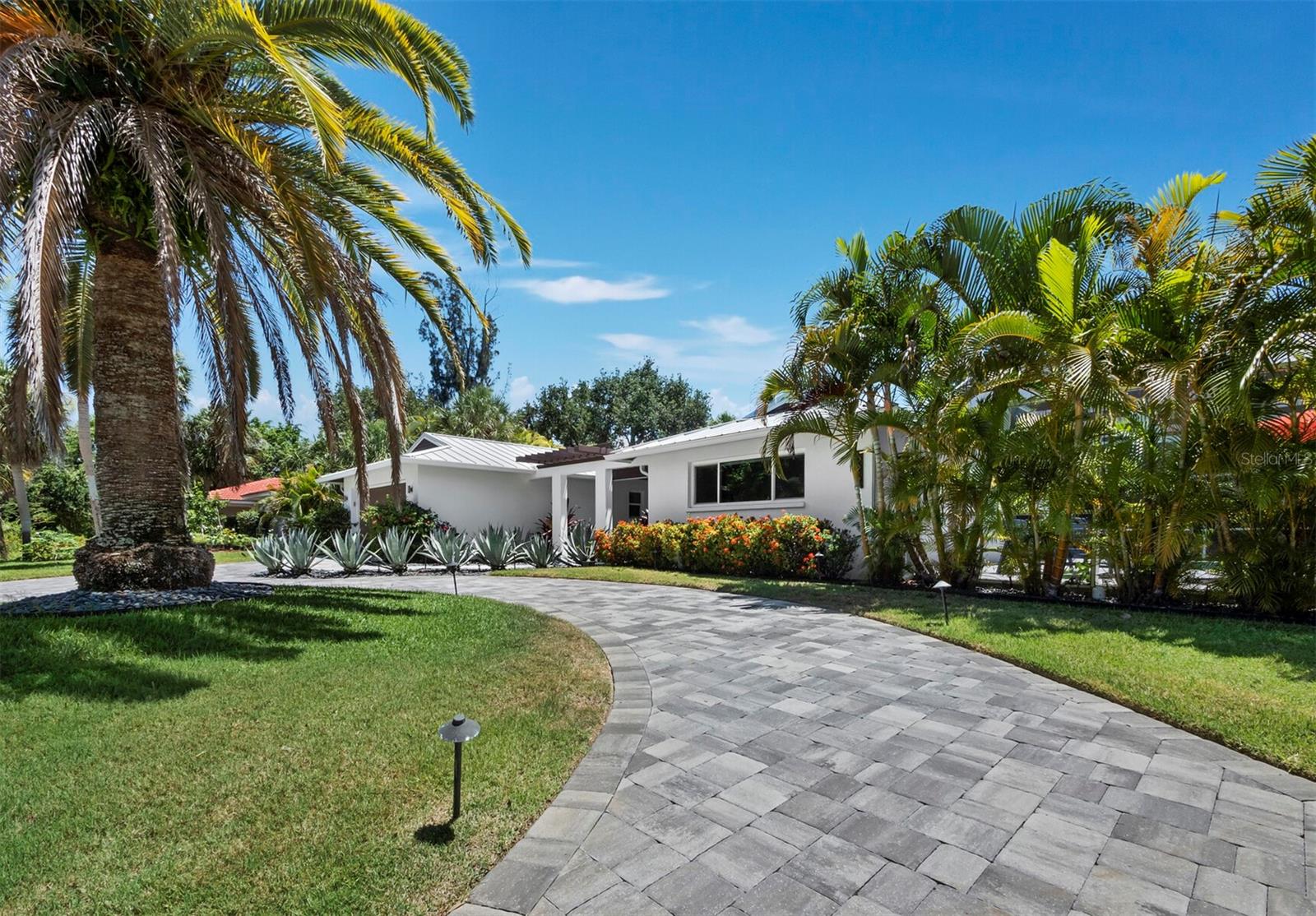 622 Tropical Cir, Sarasota, FL 34242 photo