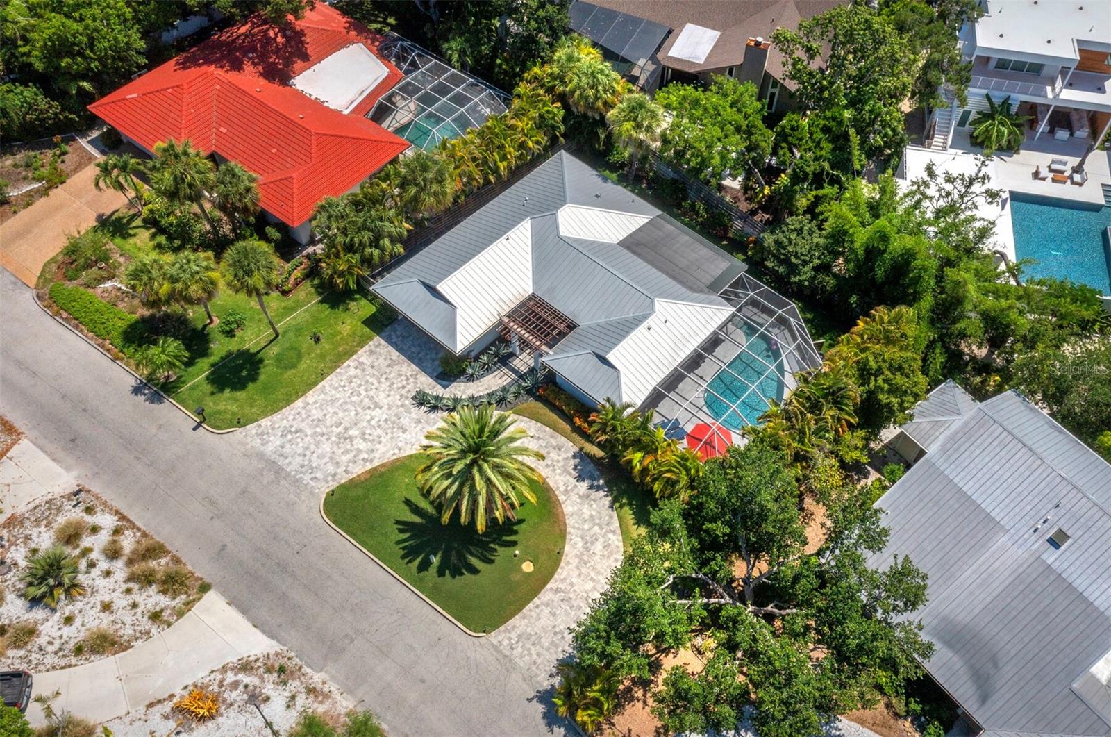 622 Tropical Cir, Sarasota, FL 34242 photo