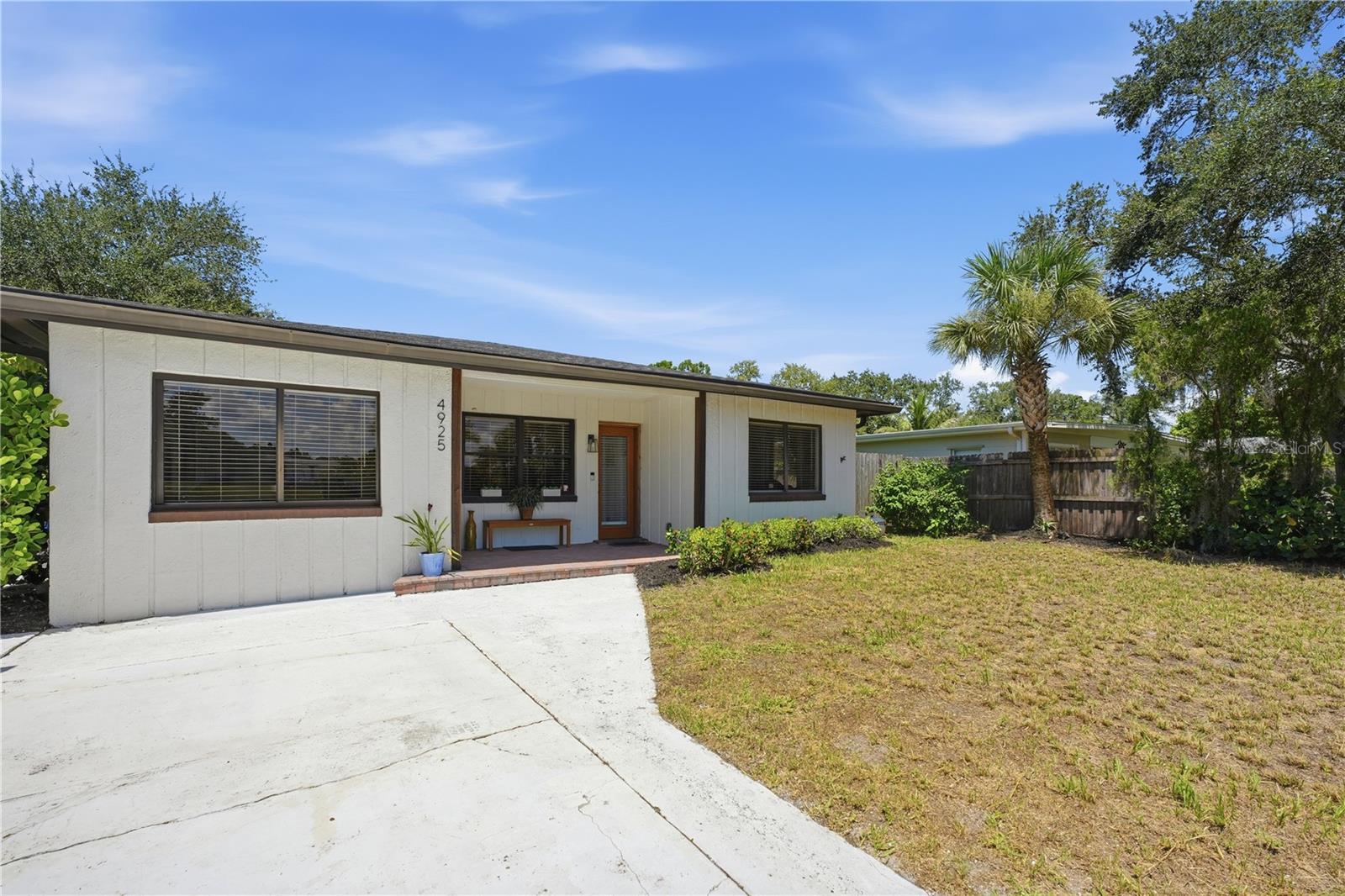 4925 Remington Dr, Sarasota, FL 34234 photo