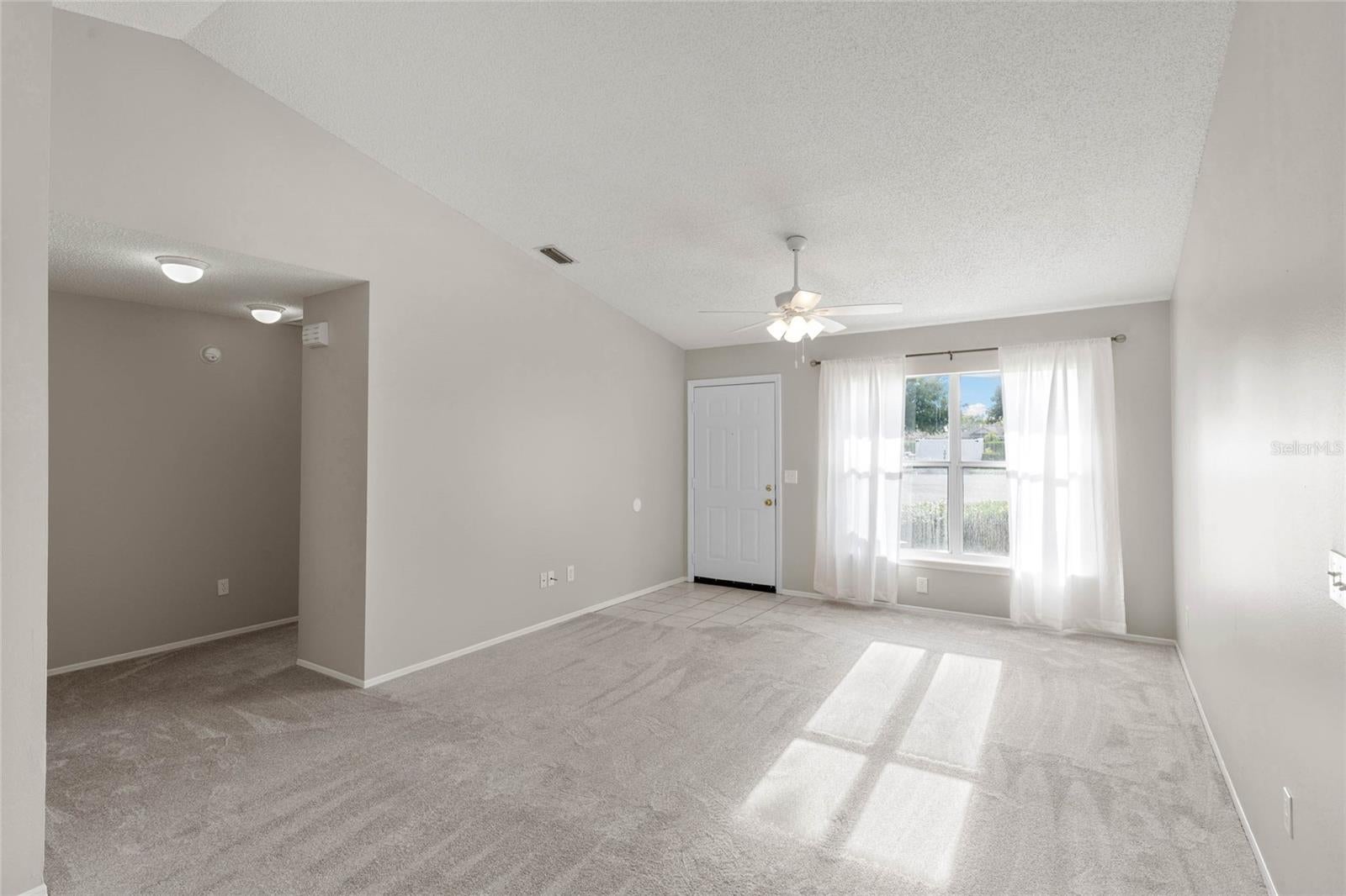 1726 Tropical Ct, Tavares, FL 32778 photo