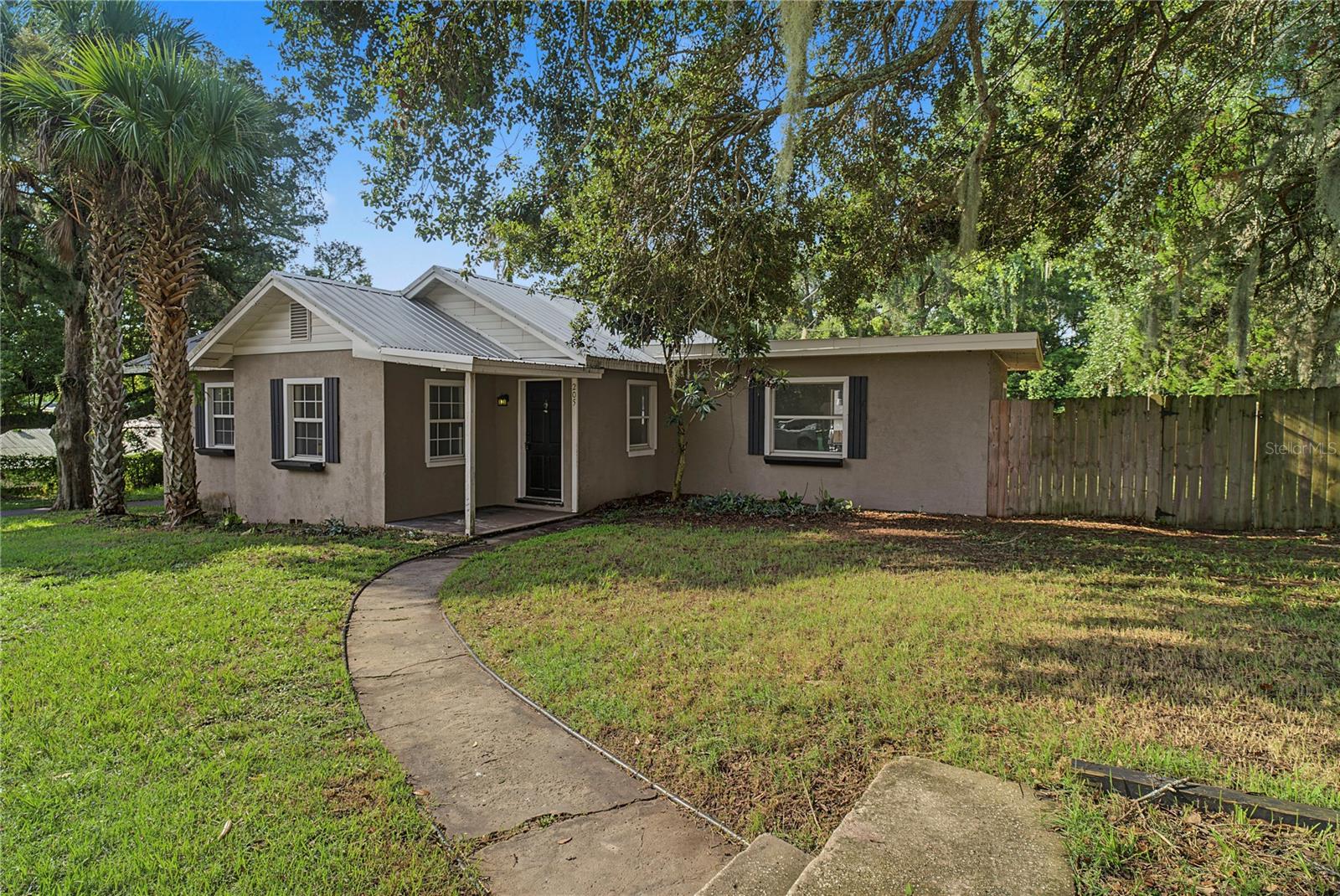 205 Fountain St, Fruitland Park, FL 34731