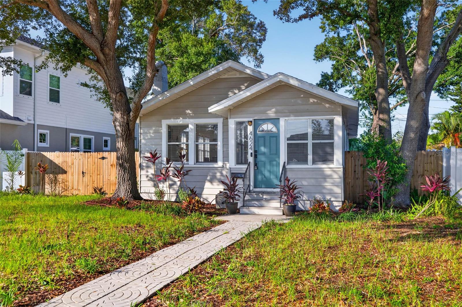 4624 Iris St, Saint Petersburg, FL 33714