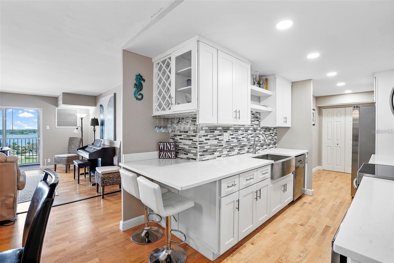10355 Paradise Blvd #1010 1011, Saint Petersburg, FL 33706 photo